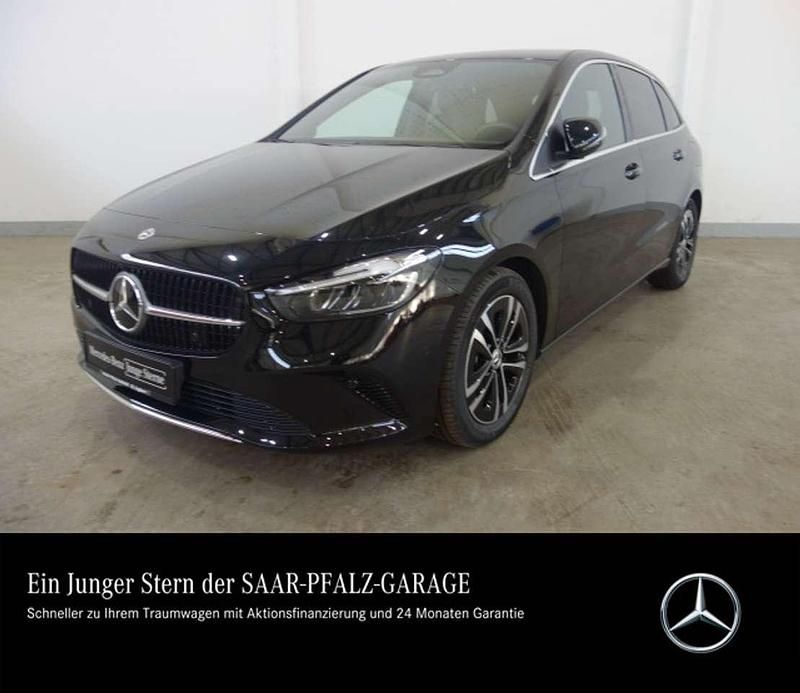 Lack kosmosschwarz Gebraucht 2024 Mercedes B180 Progressive Van / Kleinbus | 31.450 € (Fairer Preis) - Bild 1/4