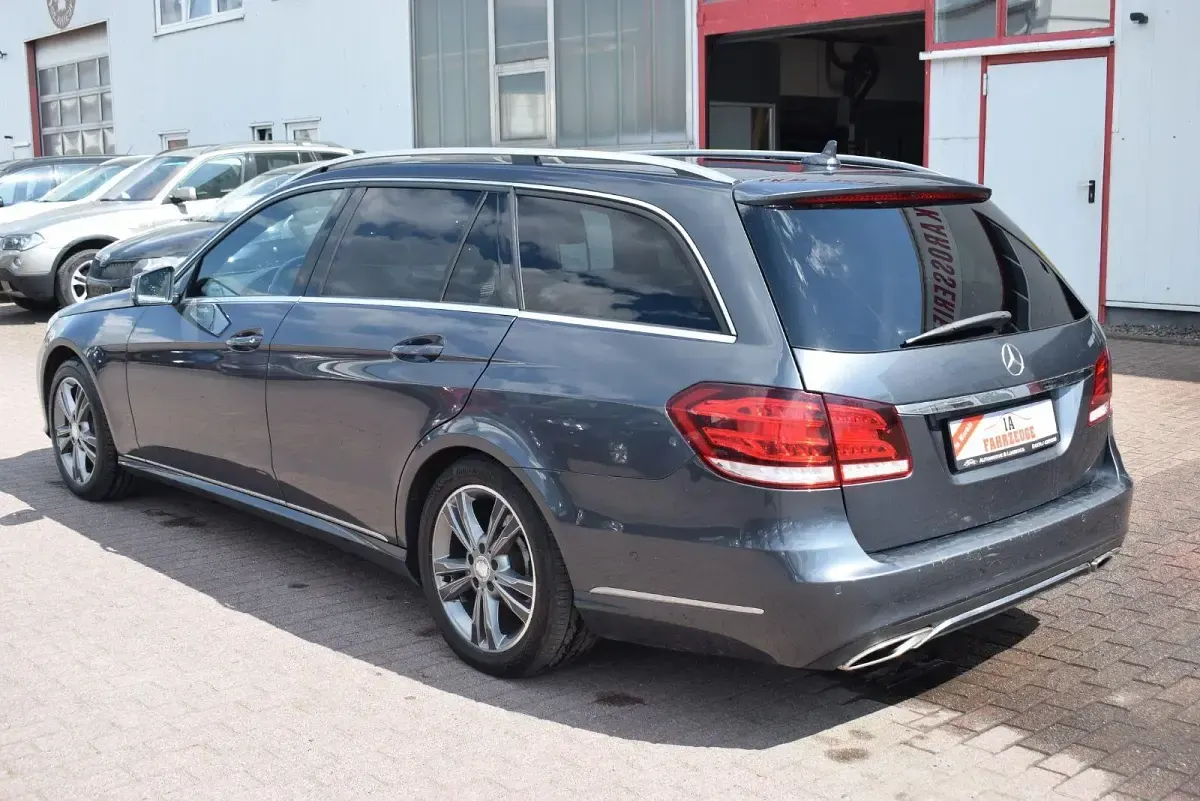 Gebraucht Mercedes E220 Avantgarde 170 PS (125 kW) 2013 Grau Kombi