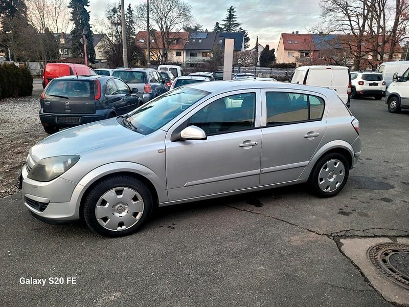 Gebraucht Opel Astra 105 PS (77 kW) 2005 Silber Limousine