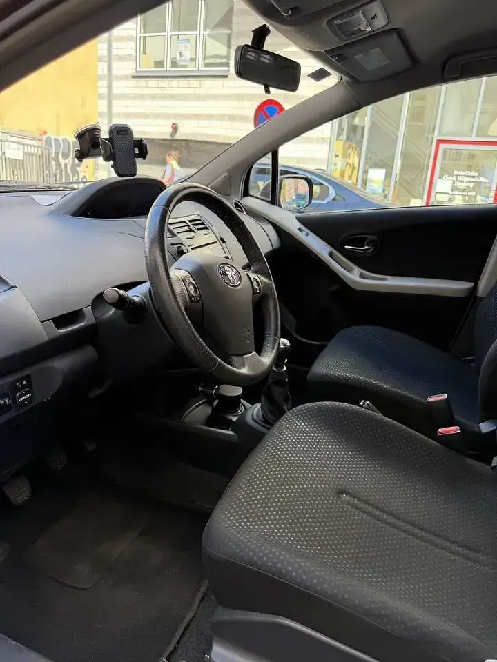 Gebraucht Toyota Yaris Edition 99 PS (72 kW) 2011 Schwarz Kleinwagen