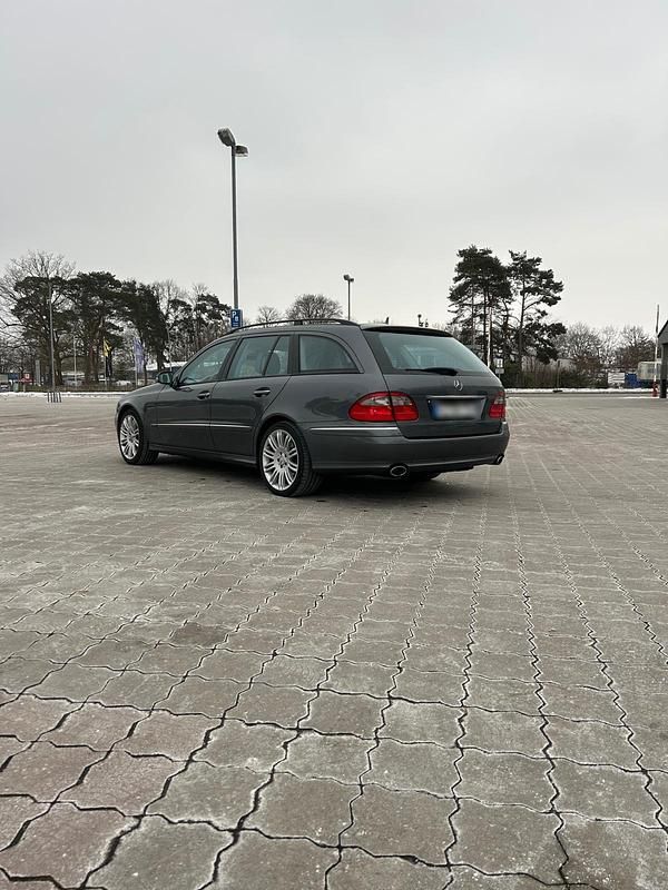 Gebraucht Mercedes E280 Avantgarde 190 PS (139 kW) 2008 Grau Kombi