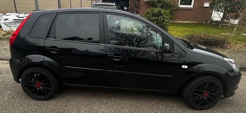 Gebraucht Ford Fiesta 80 PS (58 kW) 2008 Schwarz Kleinwagen