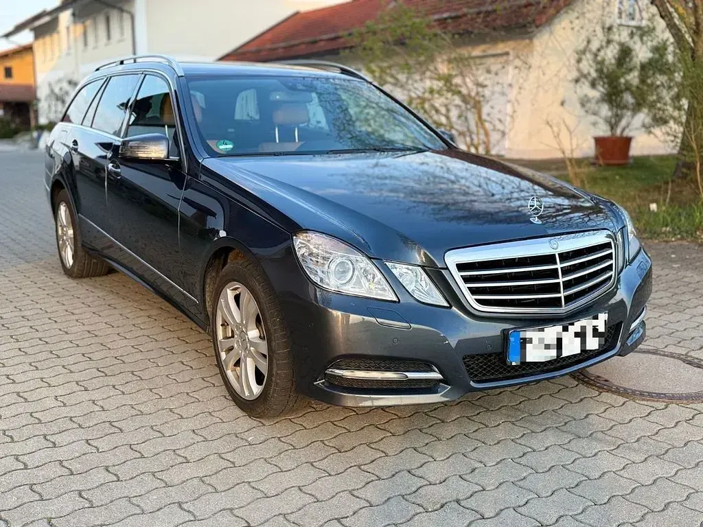 Second-hand Mercedes E300 Avantgarde 231 CP (169 kW) 2011 Gri Berlinǎ
