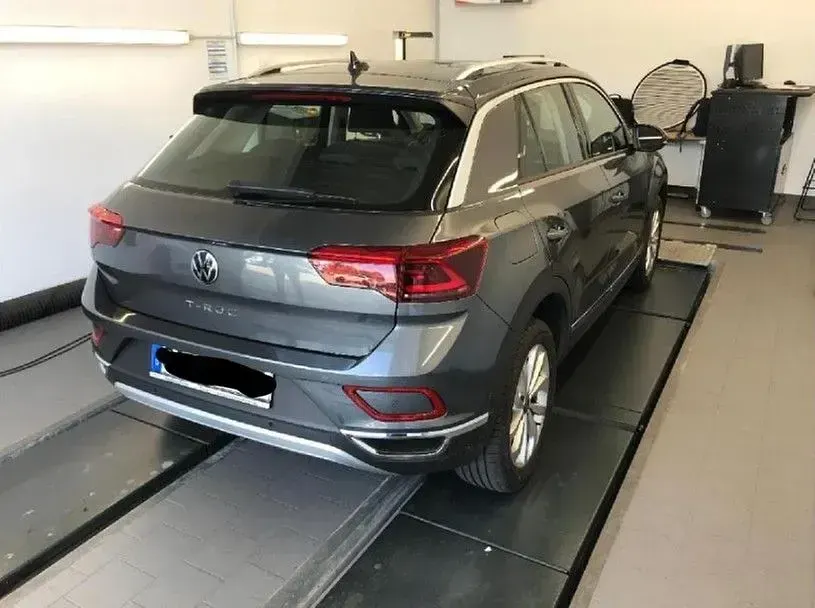 Gebraucht VW T-Roc Style 150 PS (110 kW) 2024 Grau SUV