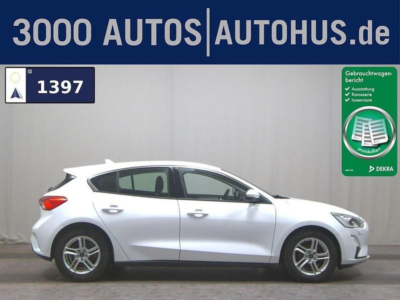 Weiß Gebraucht 2019 Ford Focus Cool & Connect Limousine | 9.979 € (Guter Preis) - Bild 1/4
