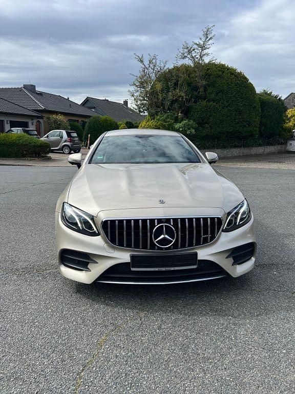 Silber Gebraucht 2018 Mercedes E200 Coupé | 28.000 € (Fairer Preis) - Bild 1/4