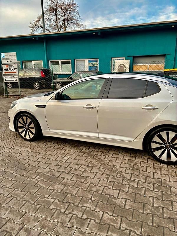 Gebraucht Kia Optima 136 PS (100 kW) 2012 Weiß Limousine