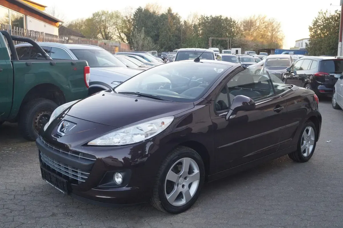 Gebraucht Peugeot 207 CC Active 120 PS (88 kW) 2012 Braun Cabrio