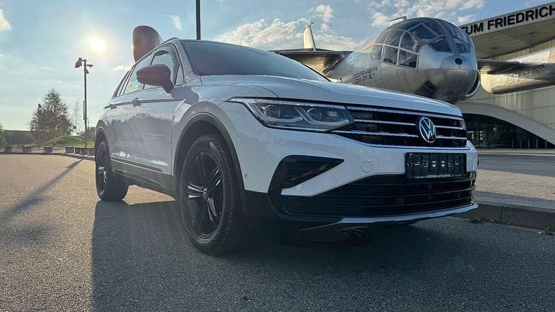 Weiß Gebraucht 2022 VW Tiguan Sport SUV | 23.999 € (Superpreis) - Bild 1/4