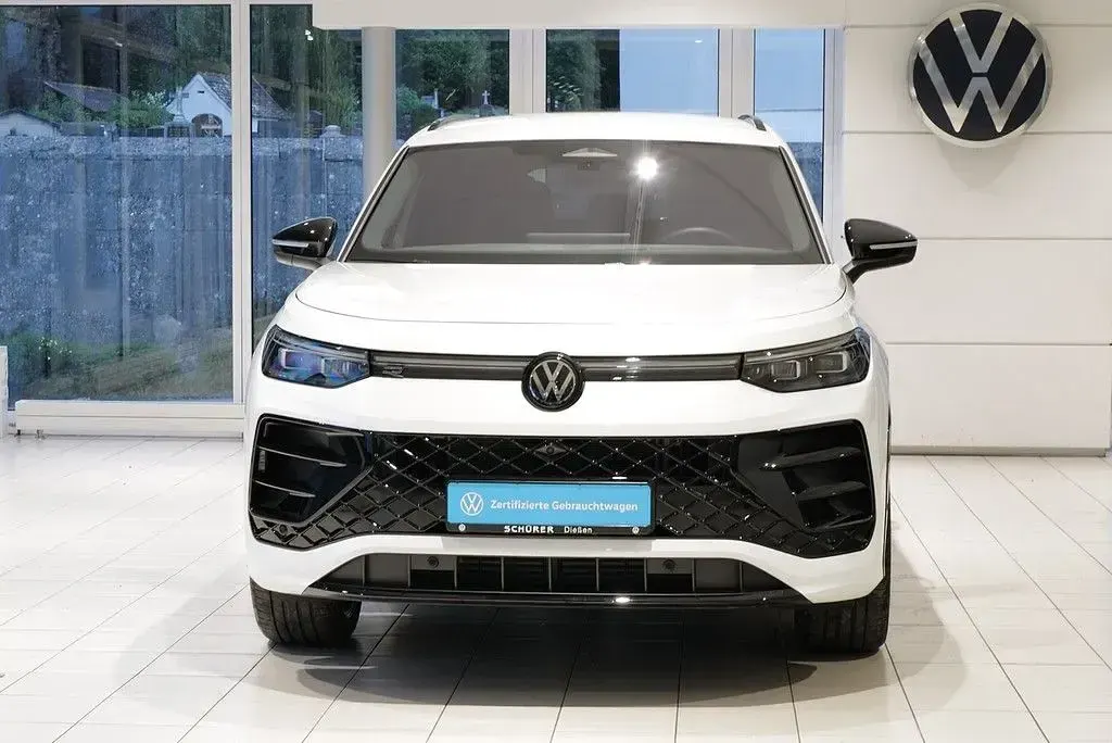 Gebraucht VW Tayron Style 193 PS (141 kW) 2025 Oryxweiß perlmutteffekt SUV