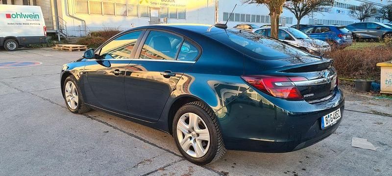 Gebraucht Opel Insignia Edition 140 PS (102 kW) 2017 Grün Limousine