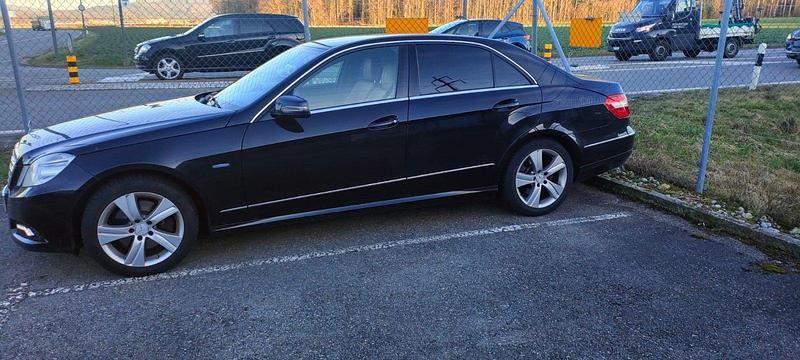 Gebraucht Mercedes E350 234 PS (172 kW) 2009 Schwarz Limousine