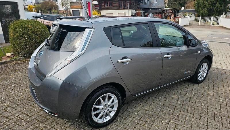 Gebraucht Nissan Leaf Tekna 80 kW (109 PS) 2016 Grau Kleinwagen