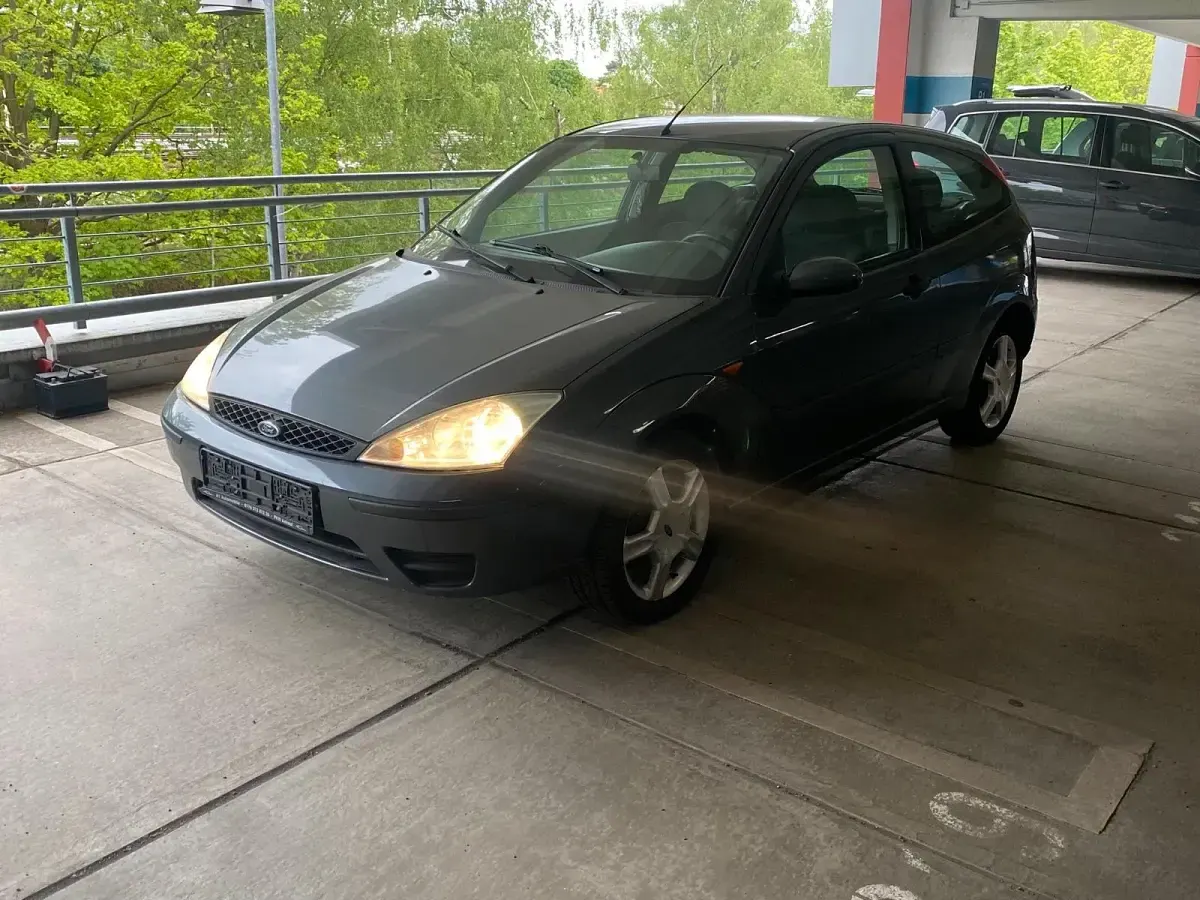 Gebraucht Ford Focus 115 PS (84 kW) 2002 Grau Coupé