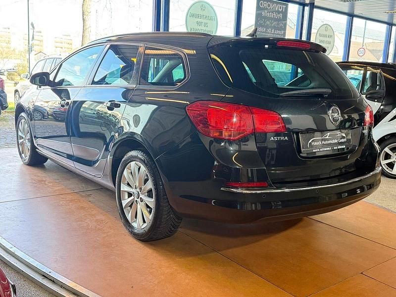 Gebraucht Opel Astra Active 131 PS (96 kW) 2013 Schwarz Kombi