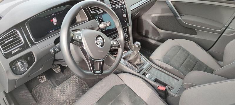 Gebraucht VW Golf VII Highline 150 PS (110 kW) 2018 Silber Limousine