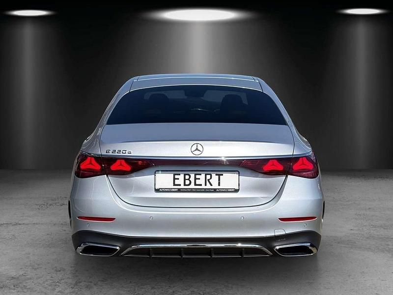 Gebraucht Mercedes E220 AMG 197 PS (144 kW) 2023 Silber Limousine