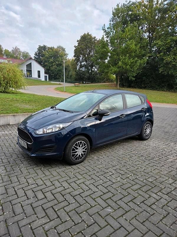 Blau Gebraucht 2016 Ford Fiesta Trend Kleinwagen | 4.000 € (Superpreis) - Bild 1/4
