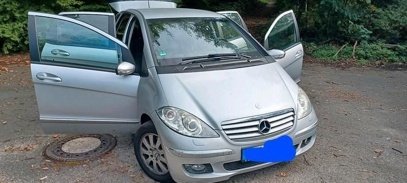 Grau Gebraucht 2005 Mercedes A180 Kleinwagen | 1.950 € (Fairer Preis) - Bild 1/4