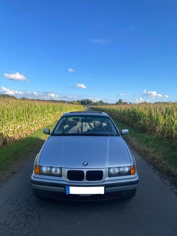 Silber Gebraucht 1996 BMW 320 Limousine | 6.500 € (Fairer Preis) - Bild 1/4