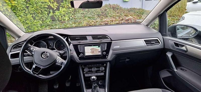 Gebraucht VW Touran Comfortline 110 PS (80 kW) 2016 Grau Van / Kleinbus