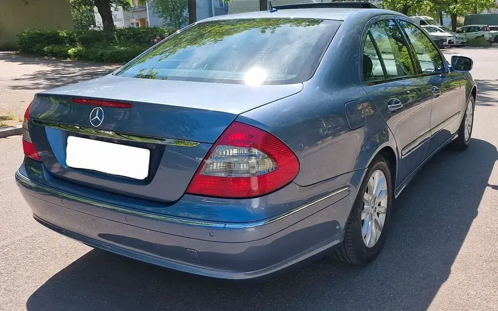 Gebraucht Mercedes E200 Elegance 184 PS (135 kW) 2007 Blau Limousine
