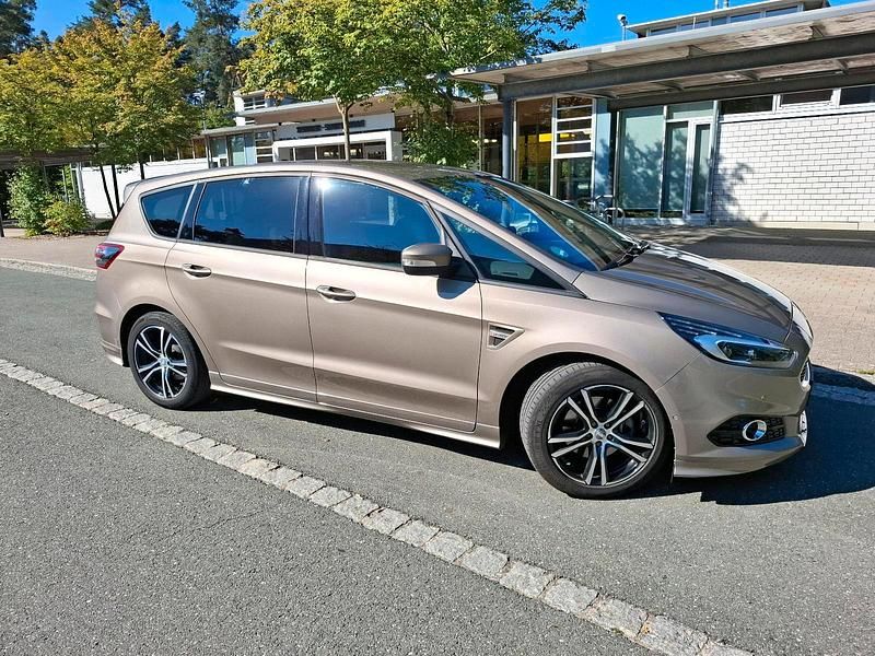 Gebraucht Ford S-MAX ST-Line 165 PS (121 kW) 2019 Gold Van / Kleinbus