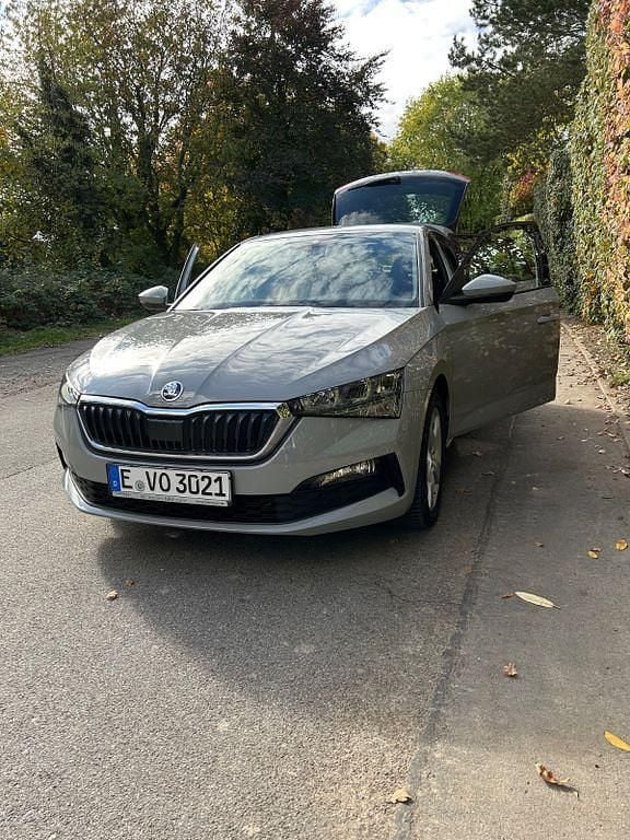 Grau Gebraucht 2020 Skoda Scala Style Kleinwagen | 11.300 € (Superpreis) - Bild 1/4