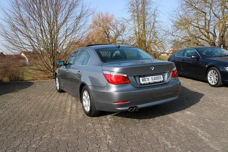 Gebraucht BMW 523 190 PS (139 kW) 2007 Grau Limousine