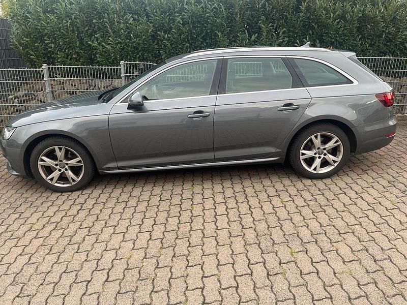 Silber Gebraucht 2018 Audi A4 Sport Kombi | 18.900 € (Fairer Preis) - Bild 1/4