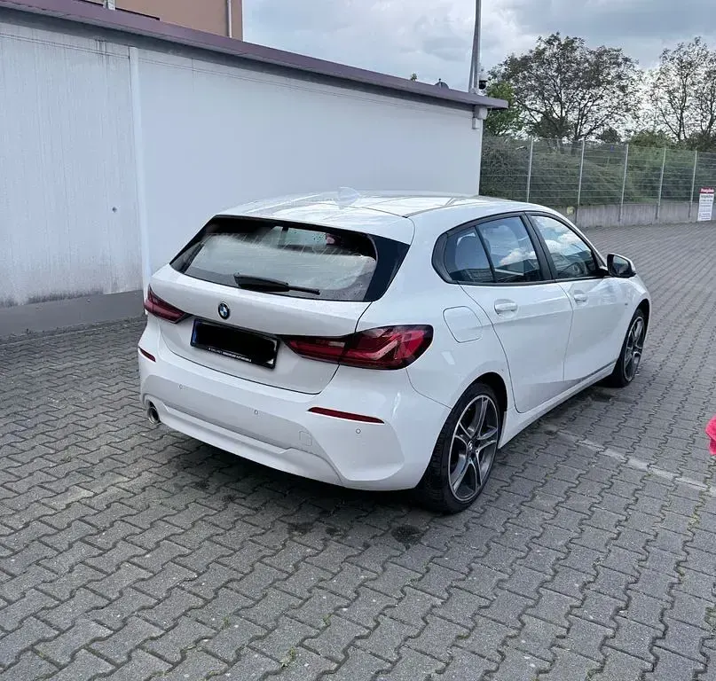 Gebraucht BMW 116 Advantage 109 PS (80 kW) 2021 Weiß Kleinwagen