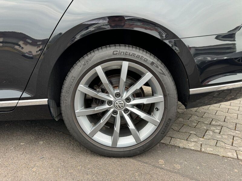 Gebraucht VW Passat Highline 150 PS (110 kW) 2015 Schwarz Kombi