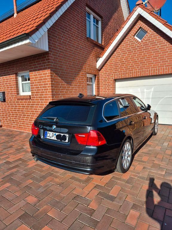 Gebraucht BMW 320 Sport Line 177 PS (130 kW) 2009 Schwarz Kombi
