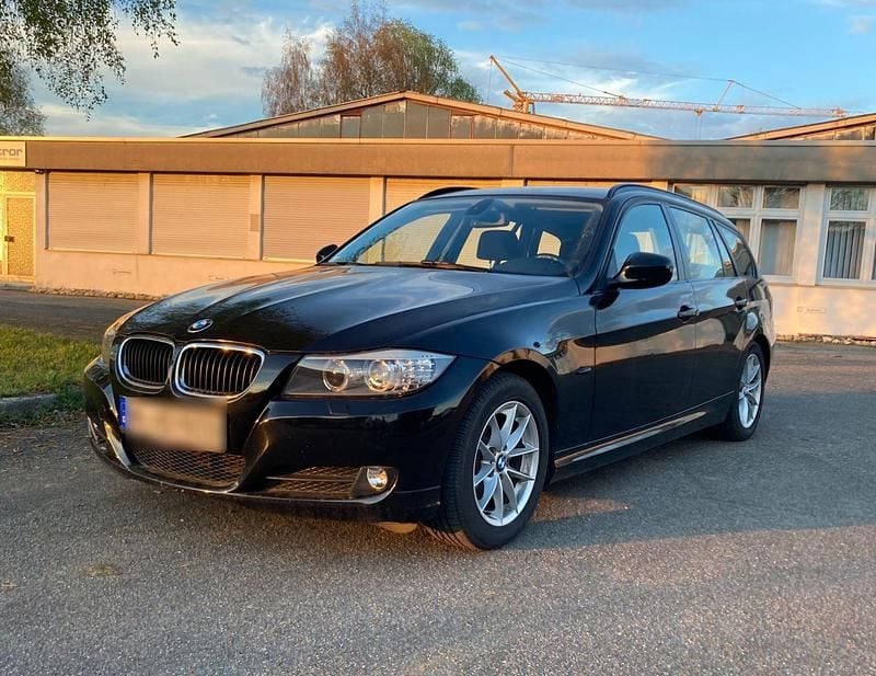 Gebraucht BMW 318 143 PS (105 kW) 2012 Schwarz Kombi