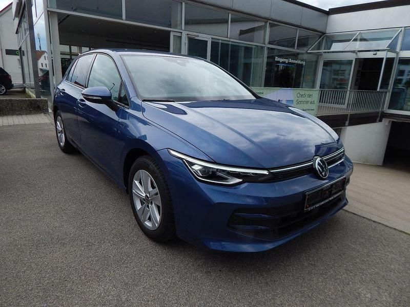 Gebraucht VW Golf VIII Life 116 PS (85 kW) 2024 Blau Limousine