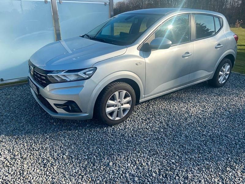 Silber Gebraucht 2021 Dacia Sandero Expression Kleinwagen | 11.900 € (Superpreis) - Bild 1/4