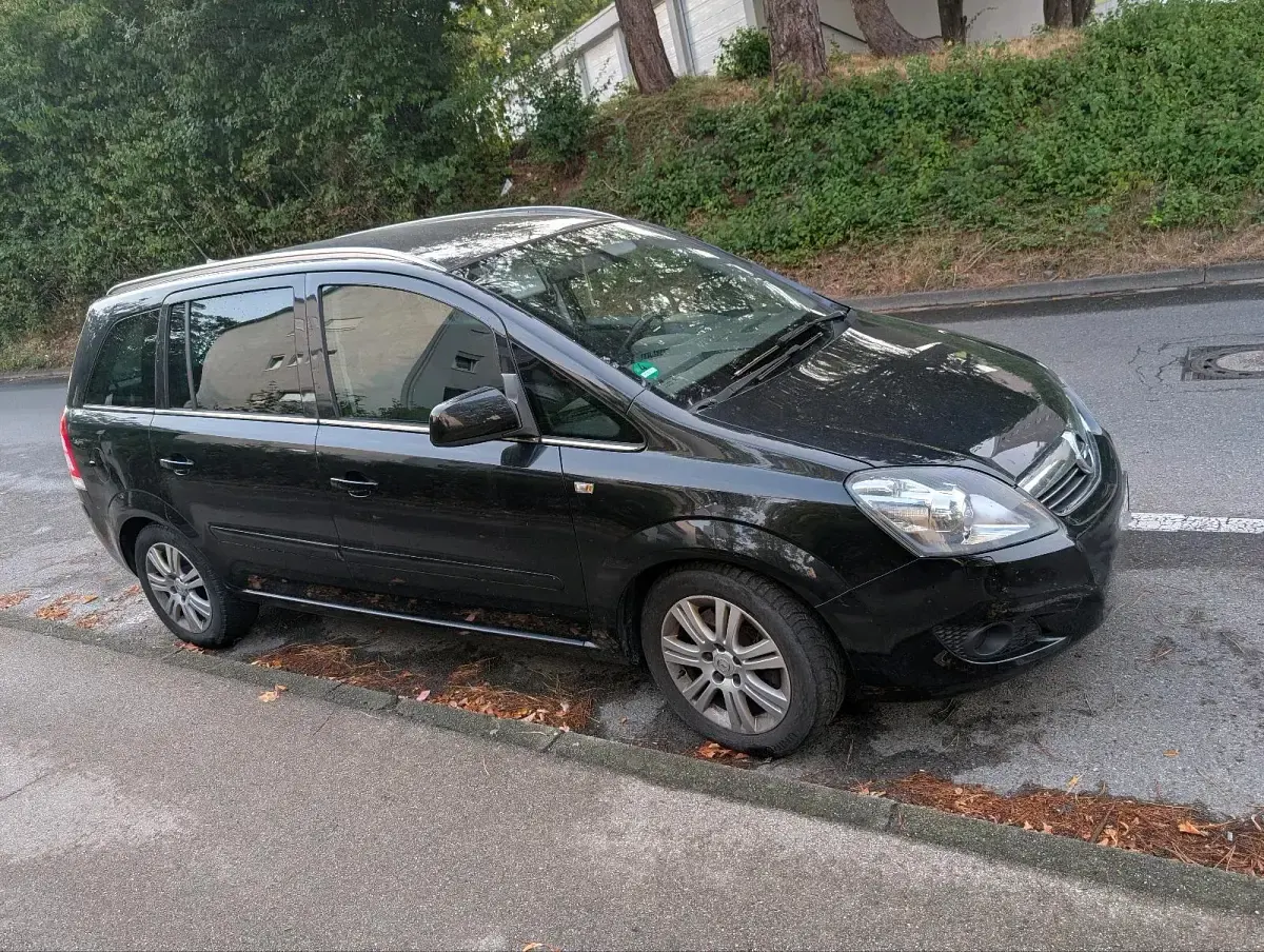 Gebraucht Opel Zafira 125 PS (91 kW) 2013 Schwarz Van / Kleinbus