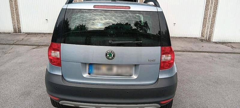 Blau Gebraucht 2012 Skoda Yeti SUV | 8.000 € (Fairer Preis) - Bild 1/4