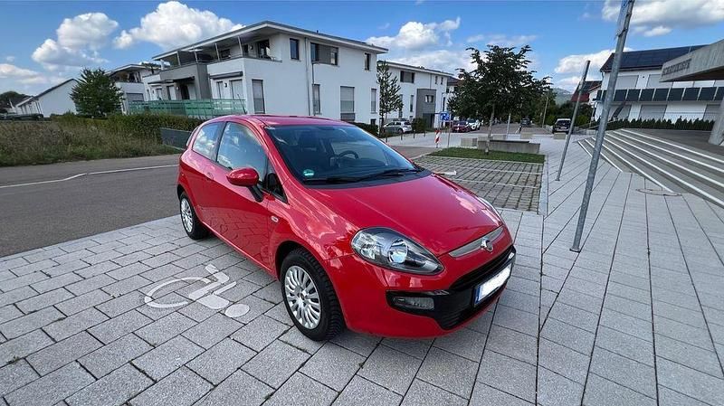 Rot Gebraucht 2011 Fiat Punto Evo Kleinwagen | 4.990 € (Etwas zu teuer) - Bild 1/4