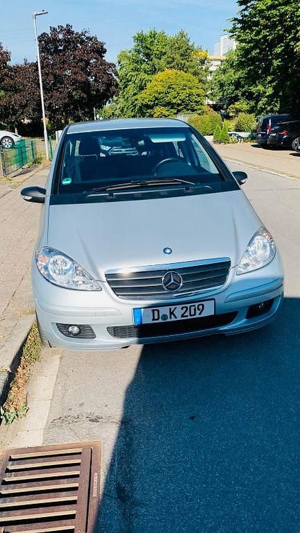 Silber Gebraucht 2006 Mercedes A150 Classic Van / Kleinbus | 3.500 € (Etwas zu teuer) - Bild 1/4