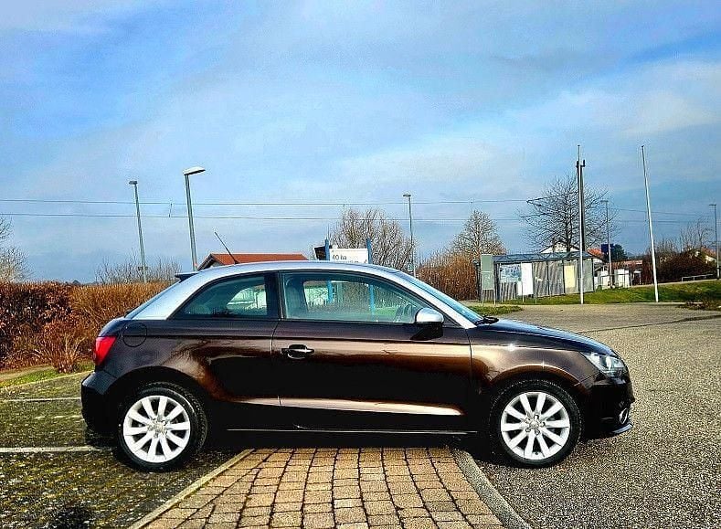 Second-hand Audi A1 Attraction 86 CP (63 kW) 2012 Maro Hatchback