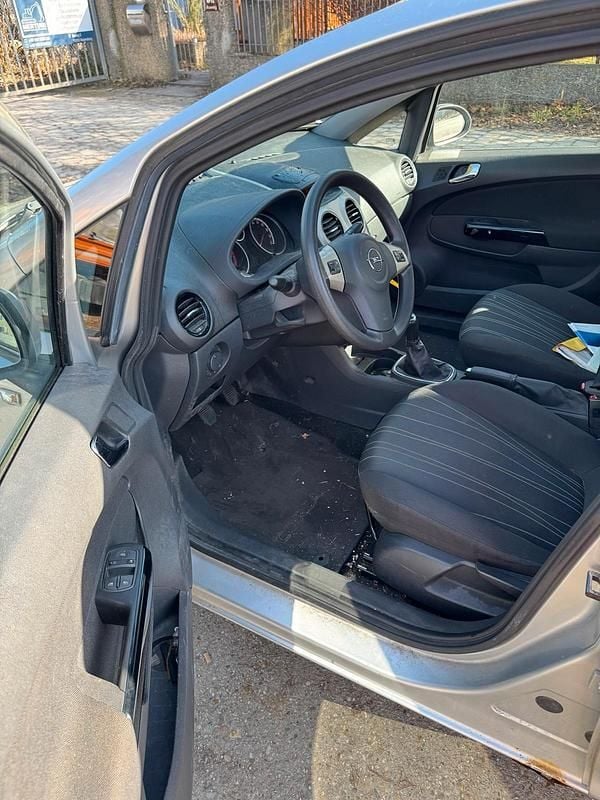 Gebraucht Opel Corsa 80 PS (58 kW) 2007 Silber Kleinwagen