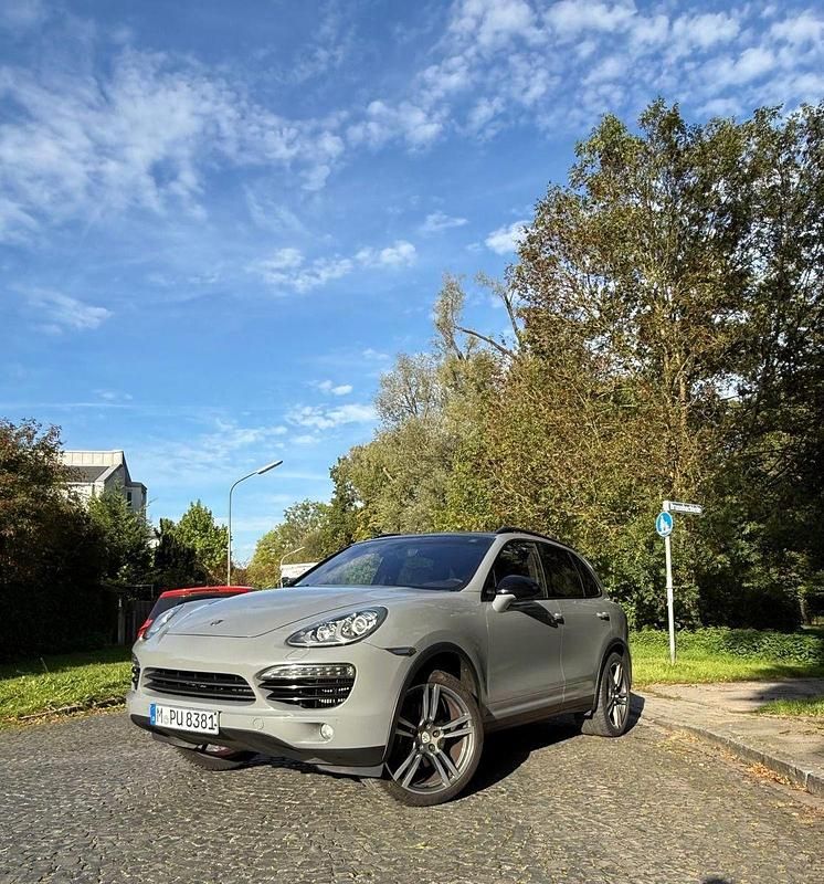 Grau Gebraucht 2011 Porsche Cayenne SUV | 17.500 € (Fairer Preis) - Bild 1/4