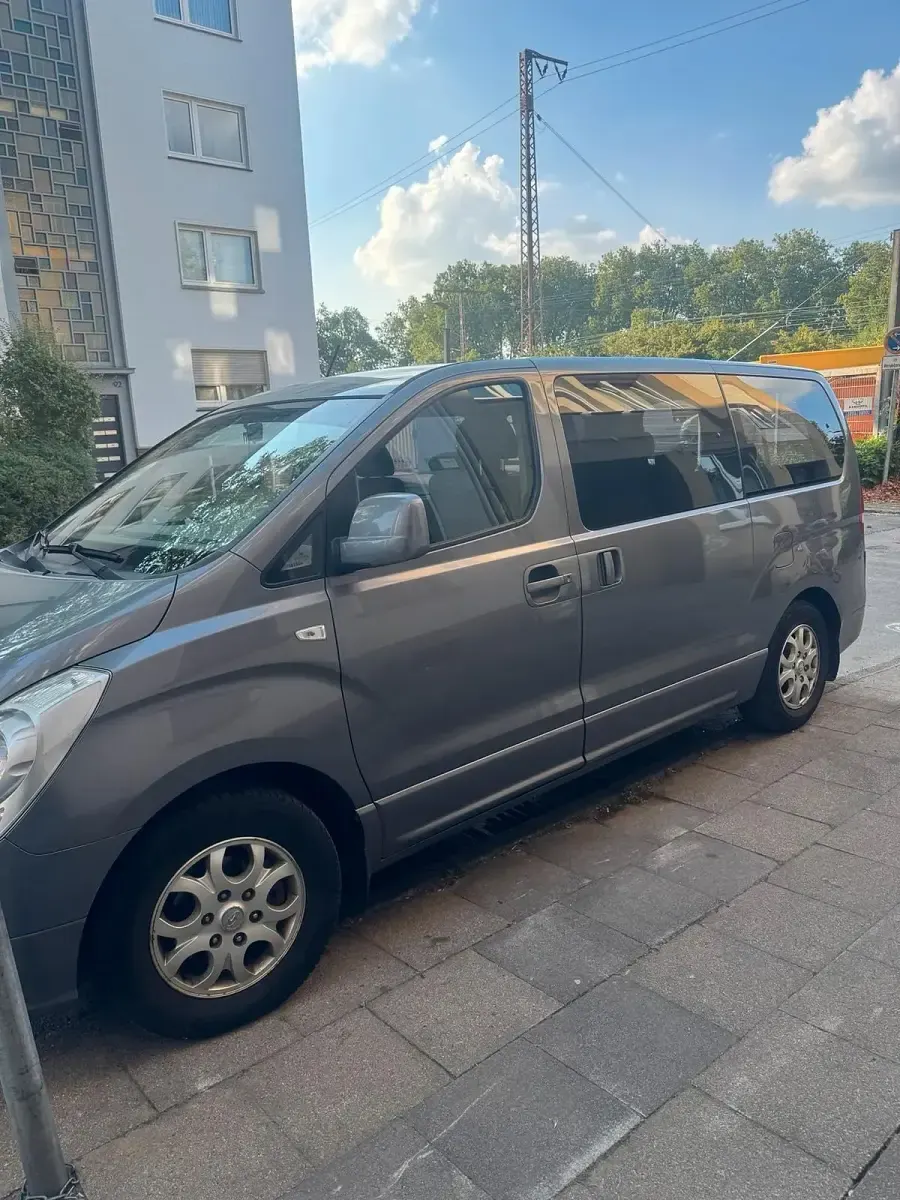 Gebraucht Hyundai H-1 170 PS (125 kW) 2010 Grau Van / Kleinbus