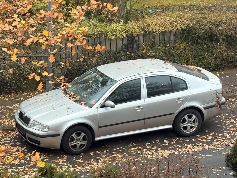 Silber Gebraucht 2004 Skoda Octavia Limousine | 1.399 € (Guter Preis) - Bild 1/4