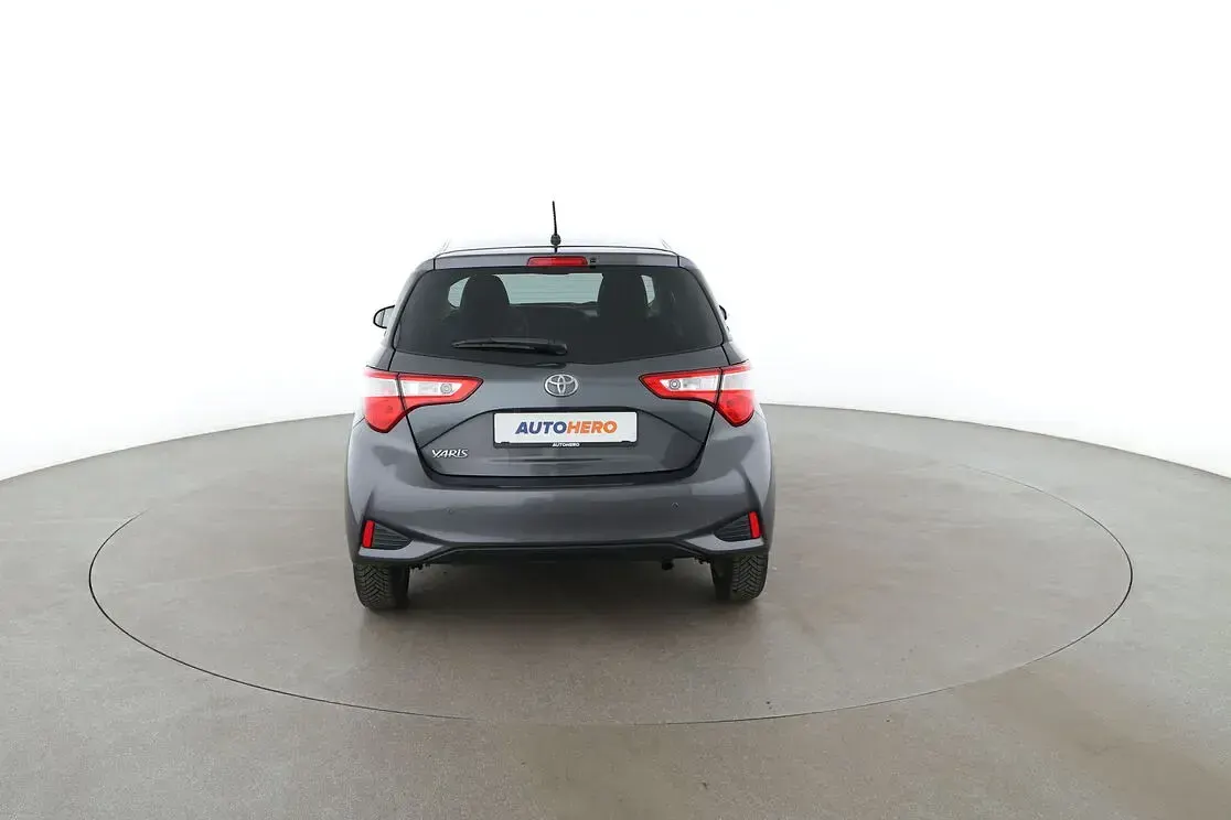 Gebraucht Toyota Yaris Team 120 PS (88 kW) 2020 Grau Limousine