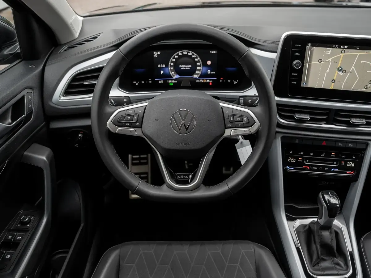 Gebraucht VW T-Roc Life 150 PS (110 kW) 2025 Schwarz SUV