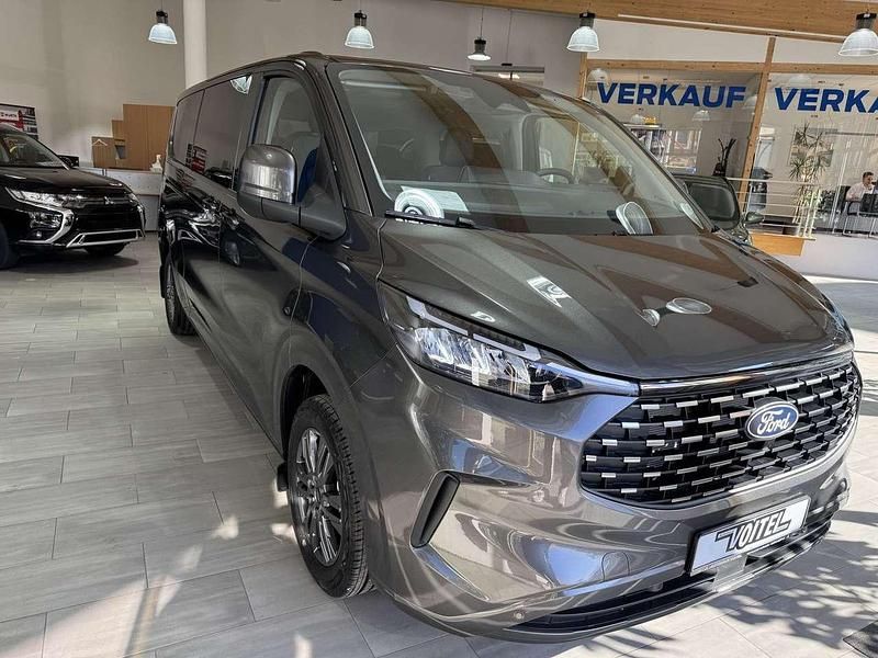 Neu Ford Tourneo Titanium 150 PS (110 kW) 2025 Grau Van / Kleinbus