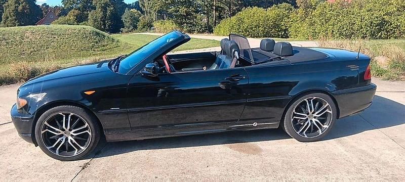 Schwarz Gebraucht 2003 BMW 318 Cabriolet Sport Line Cabrio | 5.250 € (Etwas zu teuer) - Bild 1/4