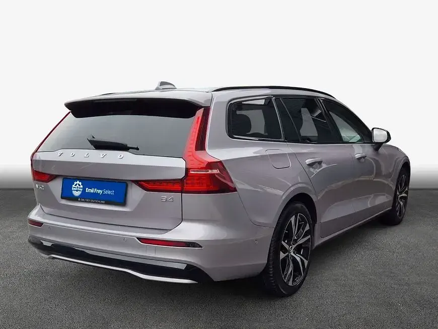 Gebraucht Volvo V60 Plus 197 PS (144 kW) 2025 Aurora silver / metallic Kombi